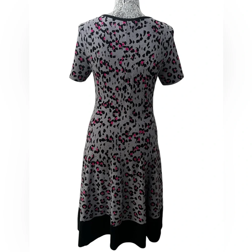 Kate Spade Cyber Leopard & Cheetah Print short sleeve Sweater Dress Medium Gray